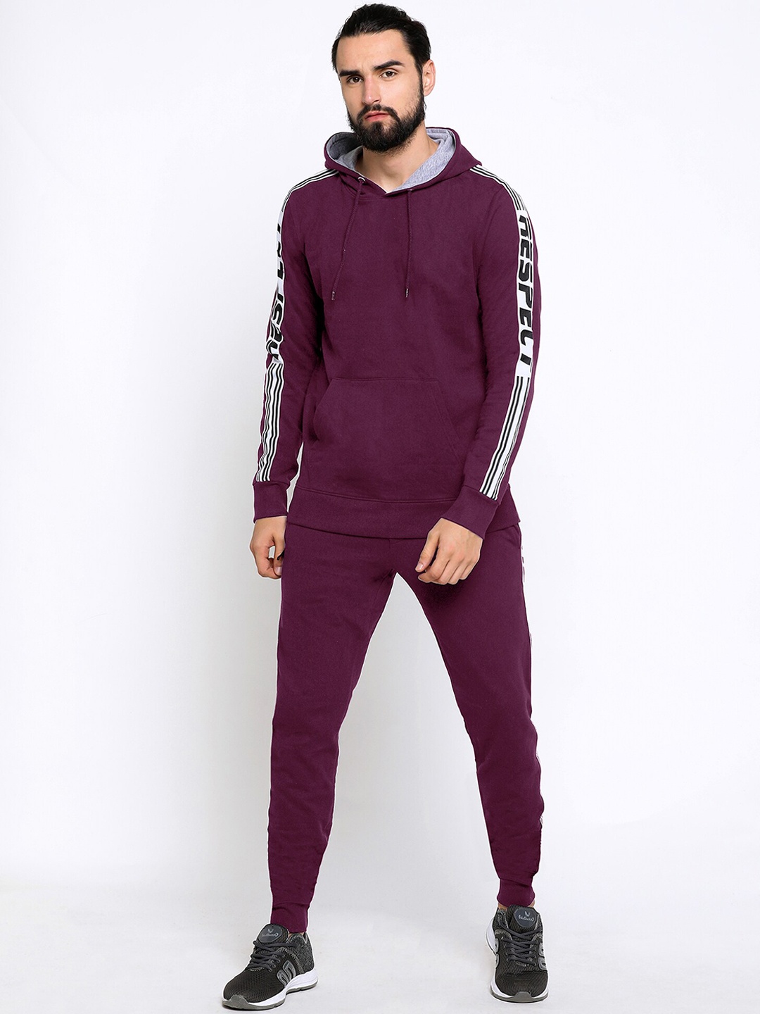 Maniac Men Maroon Solid Slim Fit Knitted Tracksuit