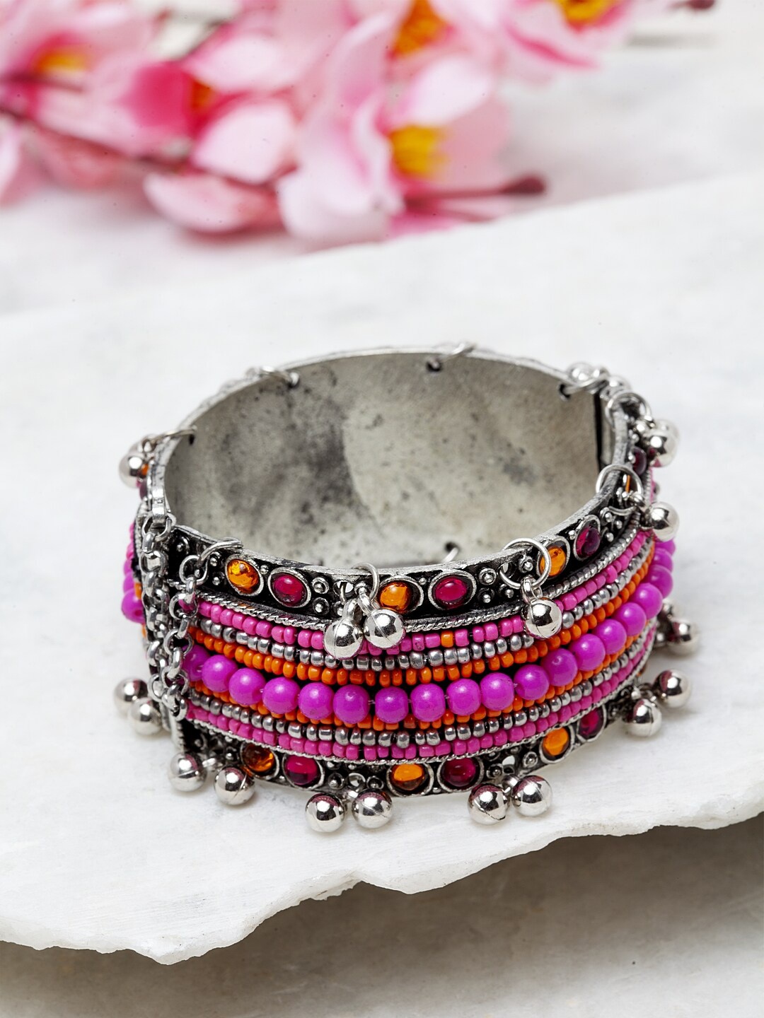 Moedbuille Women Silver-Plated & Pink Handcrafted Afghan Antique Design Tribal Look Adjustable Bracelet
Moedbuille Women Silver-Plated & Pink Handcrafted Afghan Antique Design Tribal Look Adjustable Bracelet