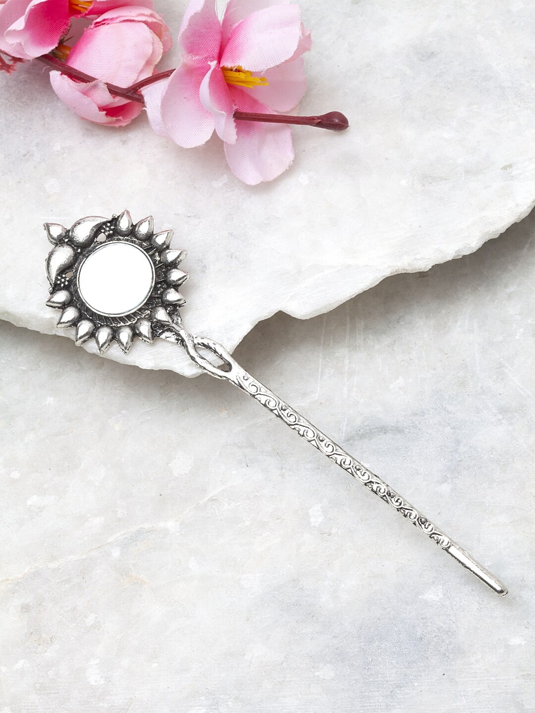 Moedbuille Silver-Toned Handcrafted Filigree Work Mirror Studded Temple Oxidised Bun Pin
Moedbuille Silver-Toned Handcrafted Filigree Work Mirror Studded Temple Oxidised Bun Pin
