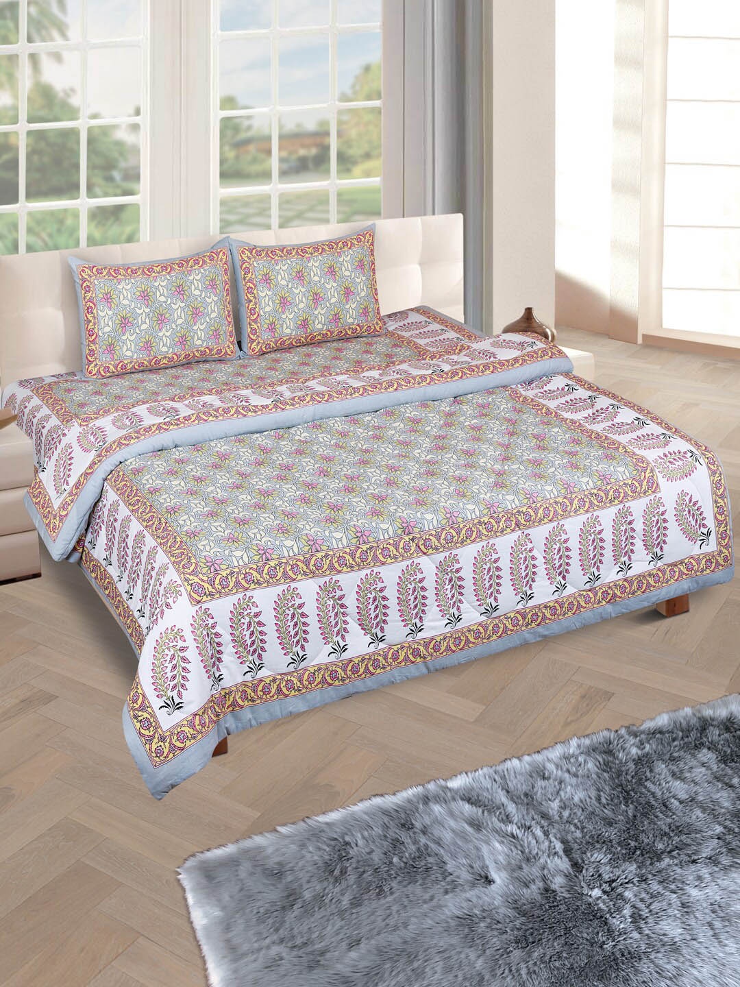 ROMEE Blue & White Printed Reversible Quilt with King Size Bedsheet & 2 Pillow Covers
ROMEE Blue & White Printed Reversible Quilt with King Size Bedsheet & 2 Pillow Covers