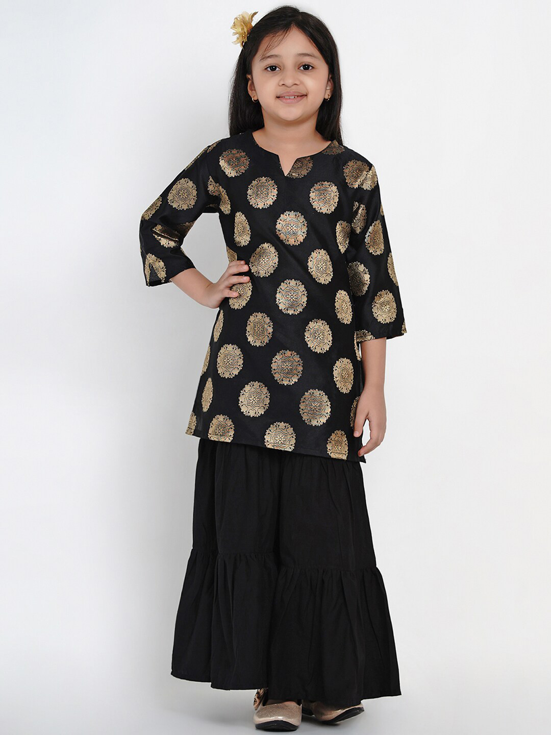 Bitiya by Bhama Girls Black & Gold-Toned Woven Design Kurta with Sharara 
Bitiya by Bhama Girls Black & Gold-Toned Woven Design Kurta with Sharara