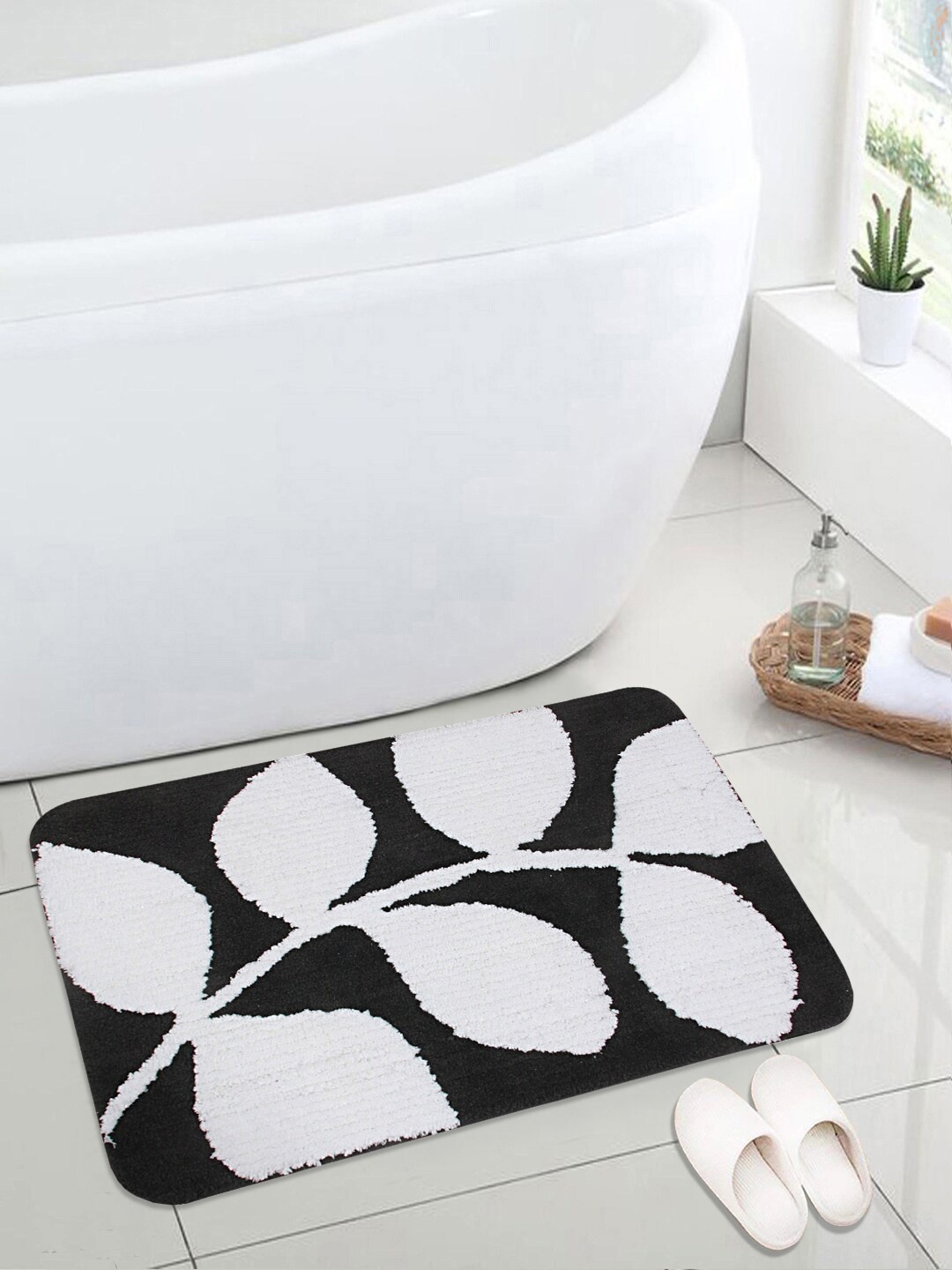 Saral Home Black & White Leaf Designer Soft Microfibre Bath Rug