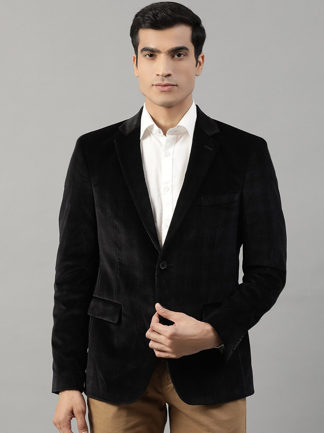 HARSAM Men Black Striped Single-Breasted Formal Blazer
HARSAM Men Black Striped Single-Breasted Formal Blazer