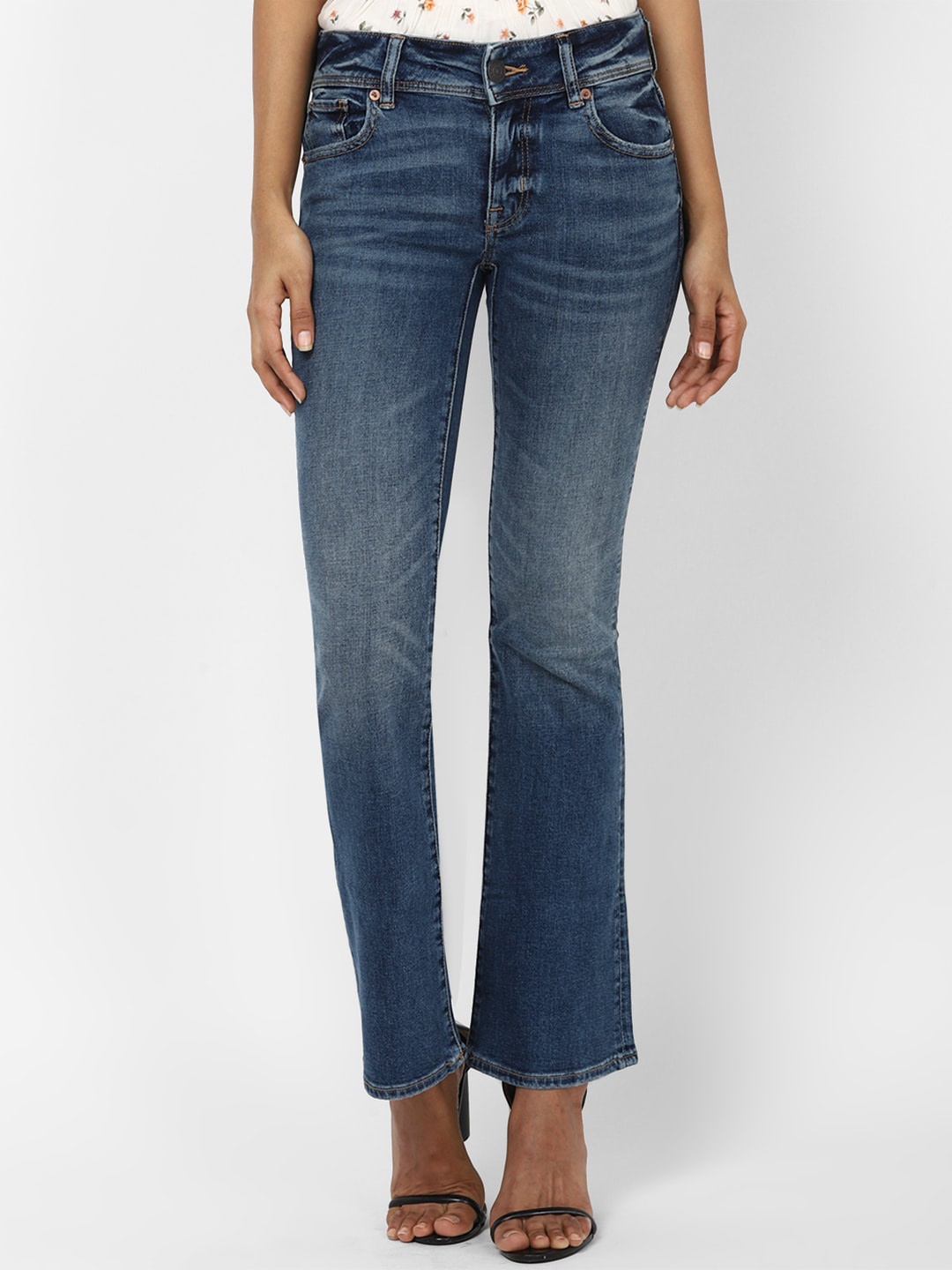 AMERICAN EAGLE OUTFITTERS Women Blue Regular Fit Mid-Rise Clean Look Stretchable Jeans
AMERICAN EAGLE OUTFITTERS Women Blue Regular Fit Mid-Rise Clean Look Stretchable Jeans