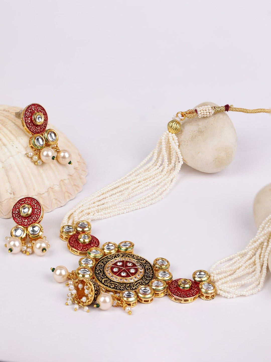 Priyaasi Gold-Plated White Beaded & Kundan Stone Studded Enamelled Meenakari Jewellery Set
Priyaasi Gold-Plated White Beaded & Kundan Stone Studded Enamelled Meenakari Jewellery Set