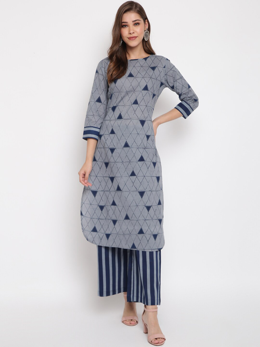 Janasya Women Grey & Navy Blue Printed Kurta with Palazzos
Janasya Women Grey & Navy Blue Printed Kurta with Palazzos
