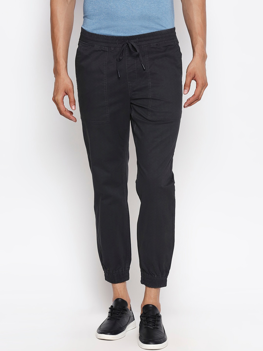 People Men Black Slim Fit Solid Joggers