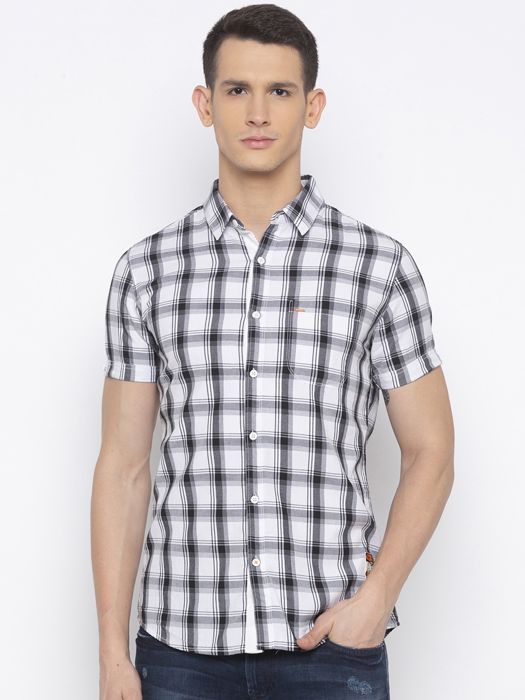 SPYKAR Men White & Black Slim Fit Checked Casual Shirt