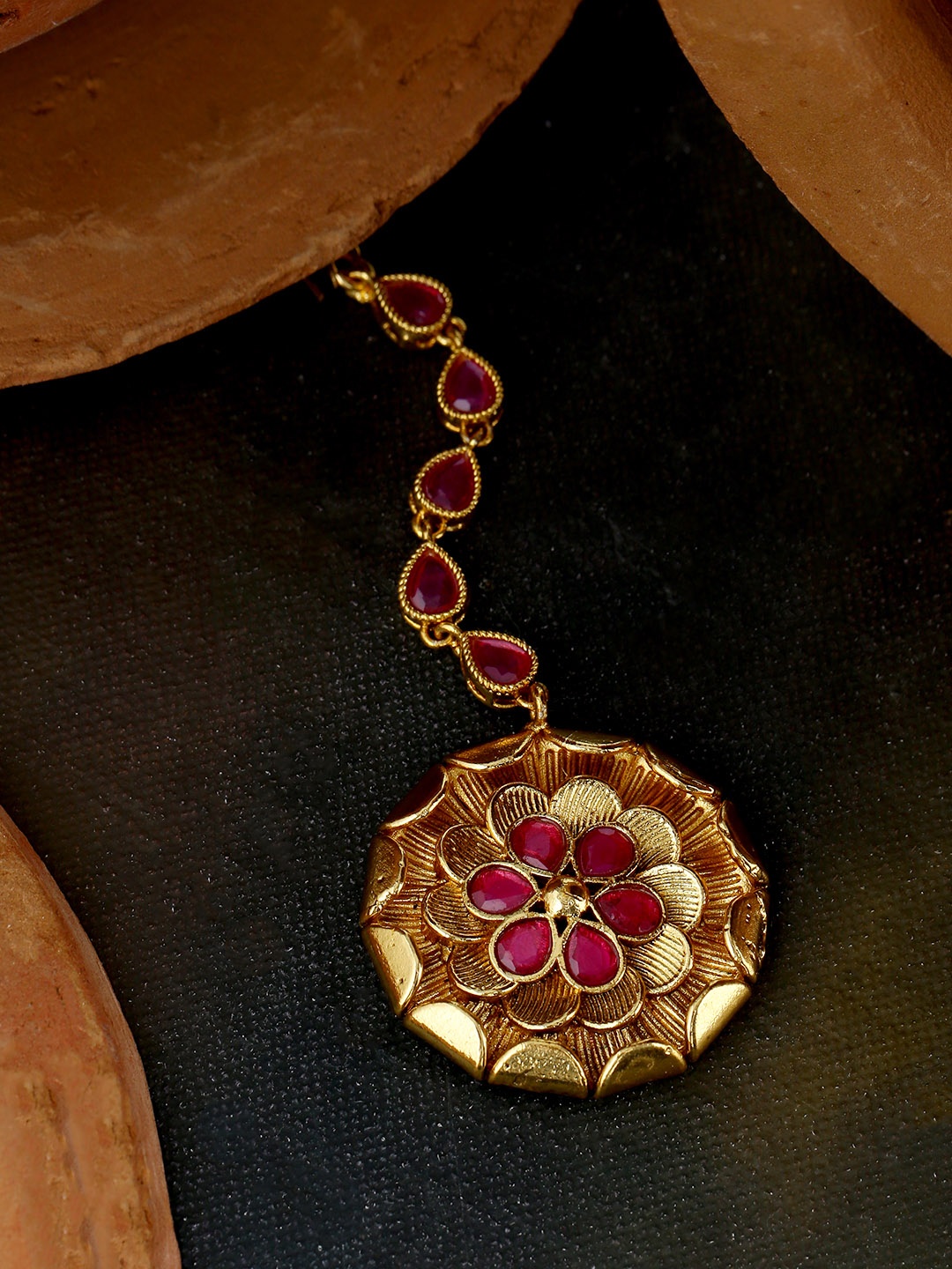 Voylla Gold-Plated & Pink Zircons Gems Embellished Handcrafted Floral Motif Embossed Maang Tikka
Voylla Gold-Plated & Pink Zircons Gems Embellished Handcrafted Floral Motif Embossed Maang Tikka