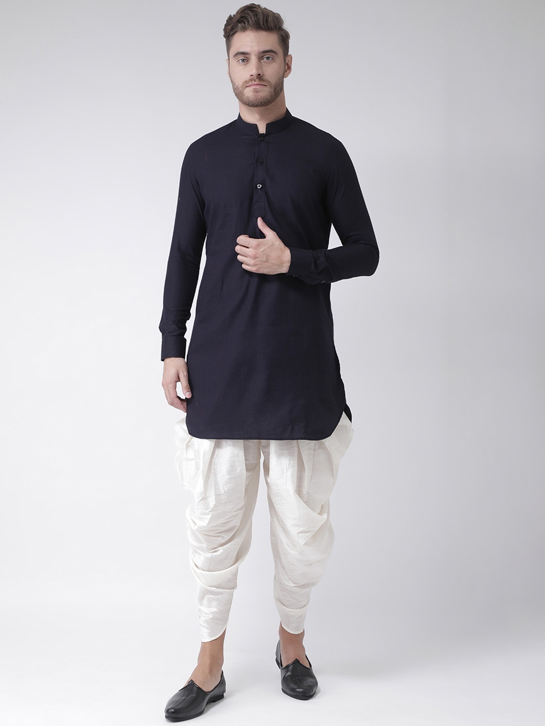 DEYANN Men Black & Off-White Solid Kurta with Patiala