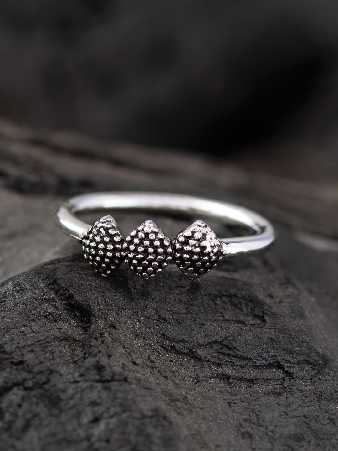 E2O Women Oxidised Silver-Plated Classic Finger Ring