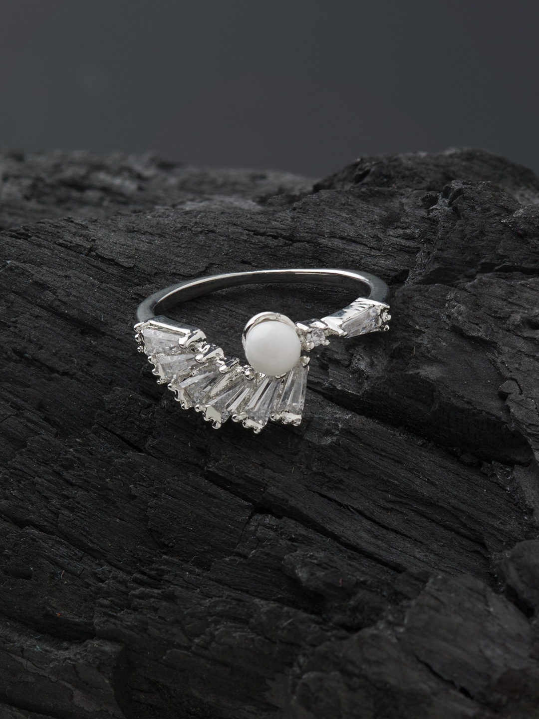 E2O Women Silver-Toned & White Rhodium-Plated Stone-Studded Finger Ring