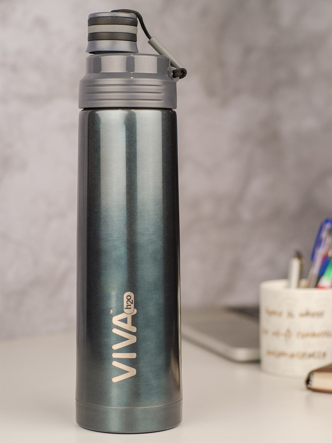 VIVA h2o Unisex Grey & Green Double Wall Stainless Steel Vacuum Insulated Water Bottle
VIVA h2o Unisex Grey & Green Double Wall Stainless Steel Vacuum Insulated Water Bottle
