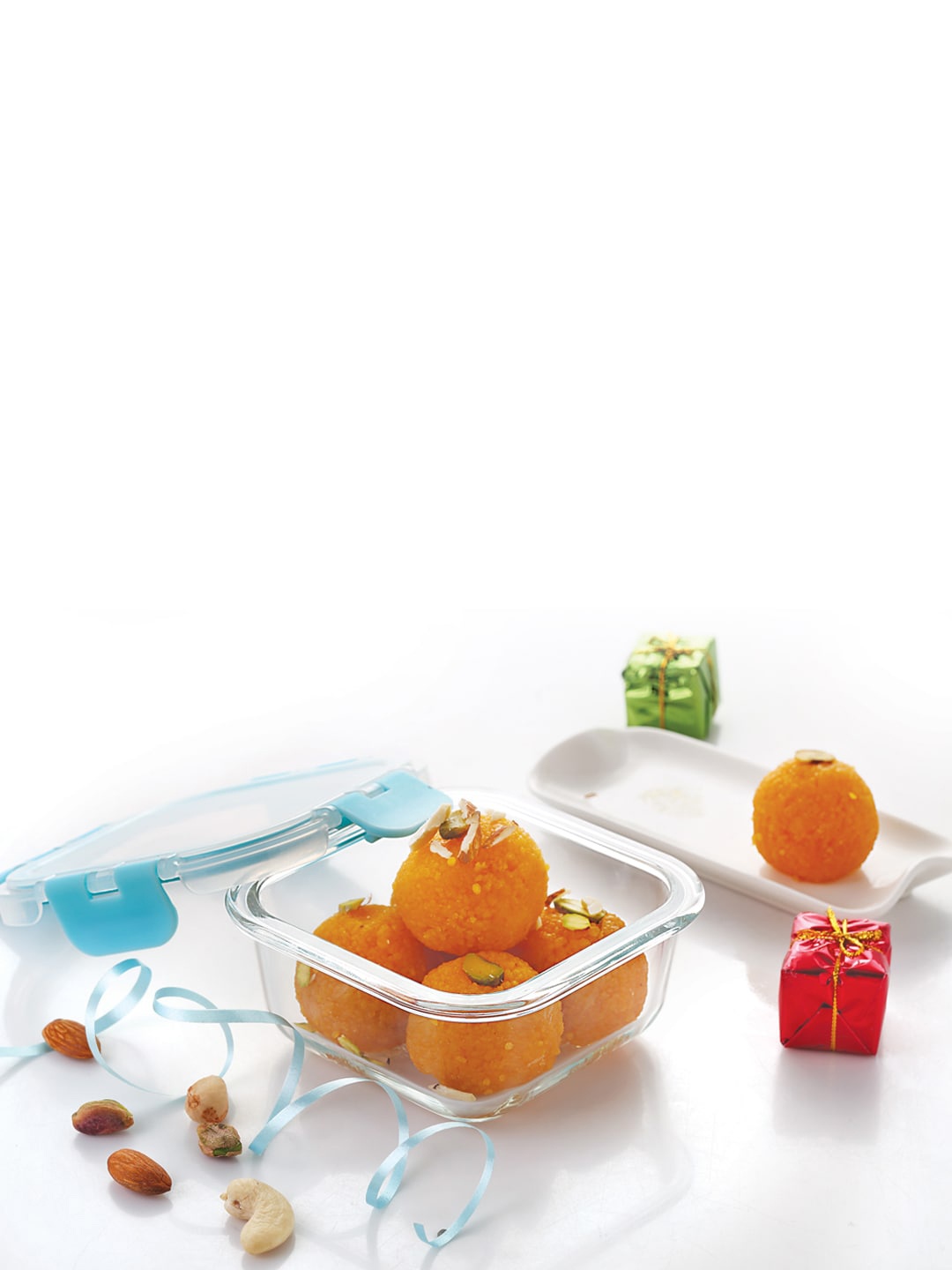 HAZEL Set Of 2 Transparent & Blue Borosilicate Glass Square Shaped Airtight & Leak Proof Containers
HAZEL Set Of 2 Transparent & Blue Borosilicate Glass Square Shaped Airtight & Leak Proof Containers