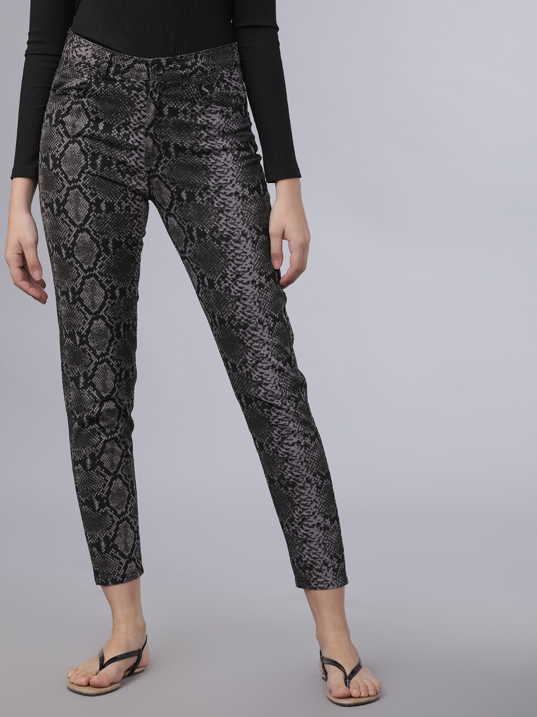 Tokyo Talkies Women Black & Grey Skinny Fit Snakeskin Print Cropped Regular Trousers