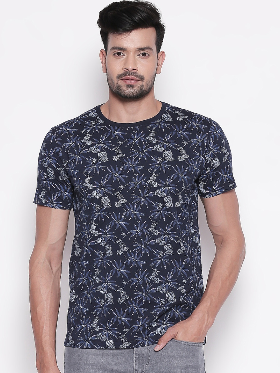 Urban Ranger by pantaloons Men Navy Blue White Floral Print Round Neck Pure Cotton T-shirt
Urban Ranger by pantaloons Men Navy Blue White Floral Print Round Neck Pure Cotton T-shirt