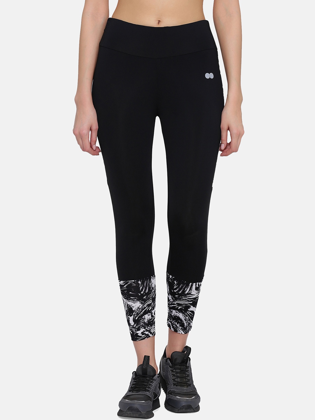 Clovia Women Black & White Printed Active Tights