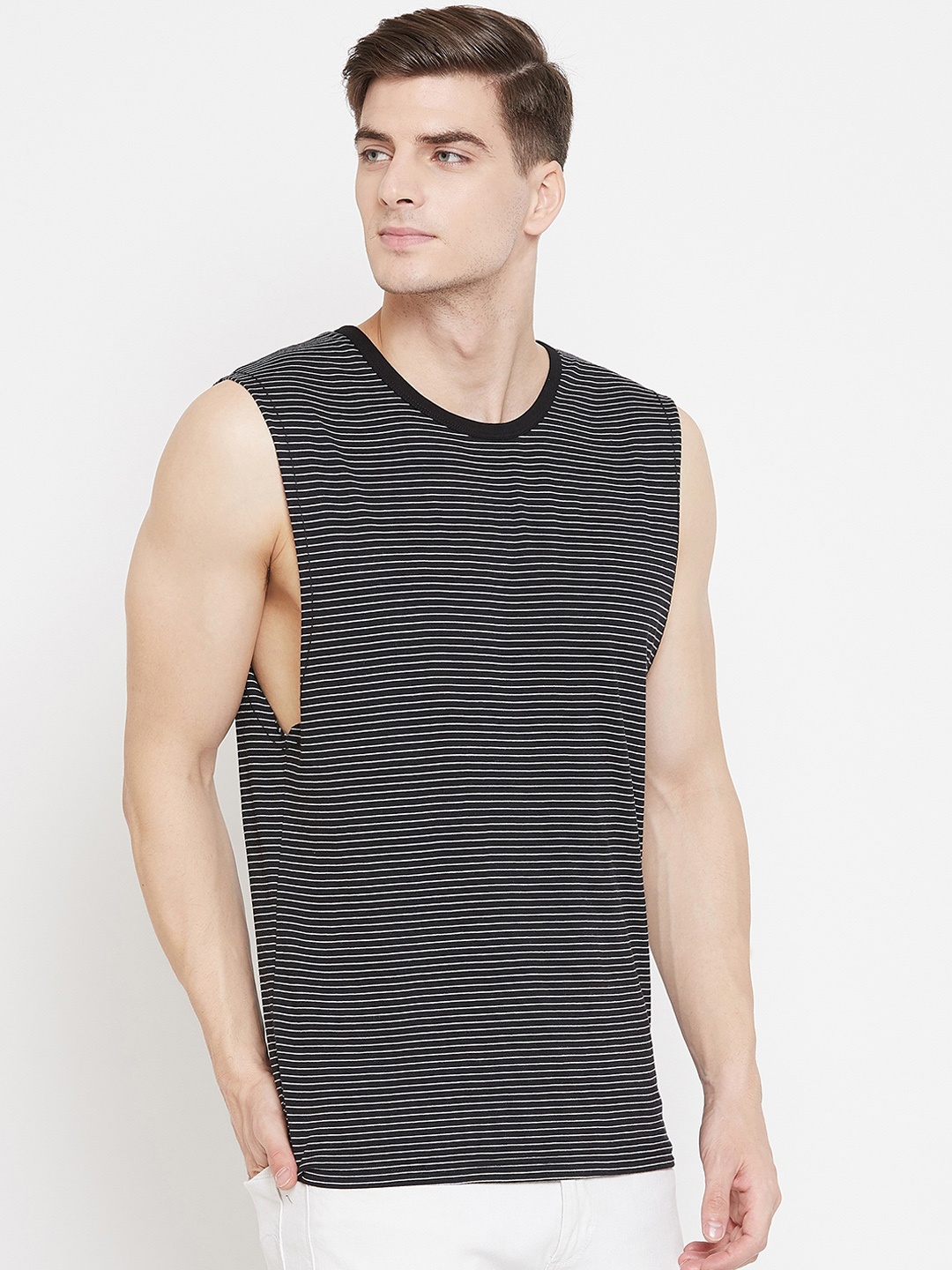 Hypernation Men Black Striped Round Neck Pure Cotton T-shirt