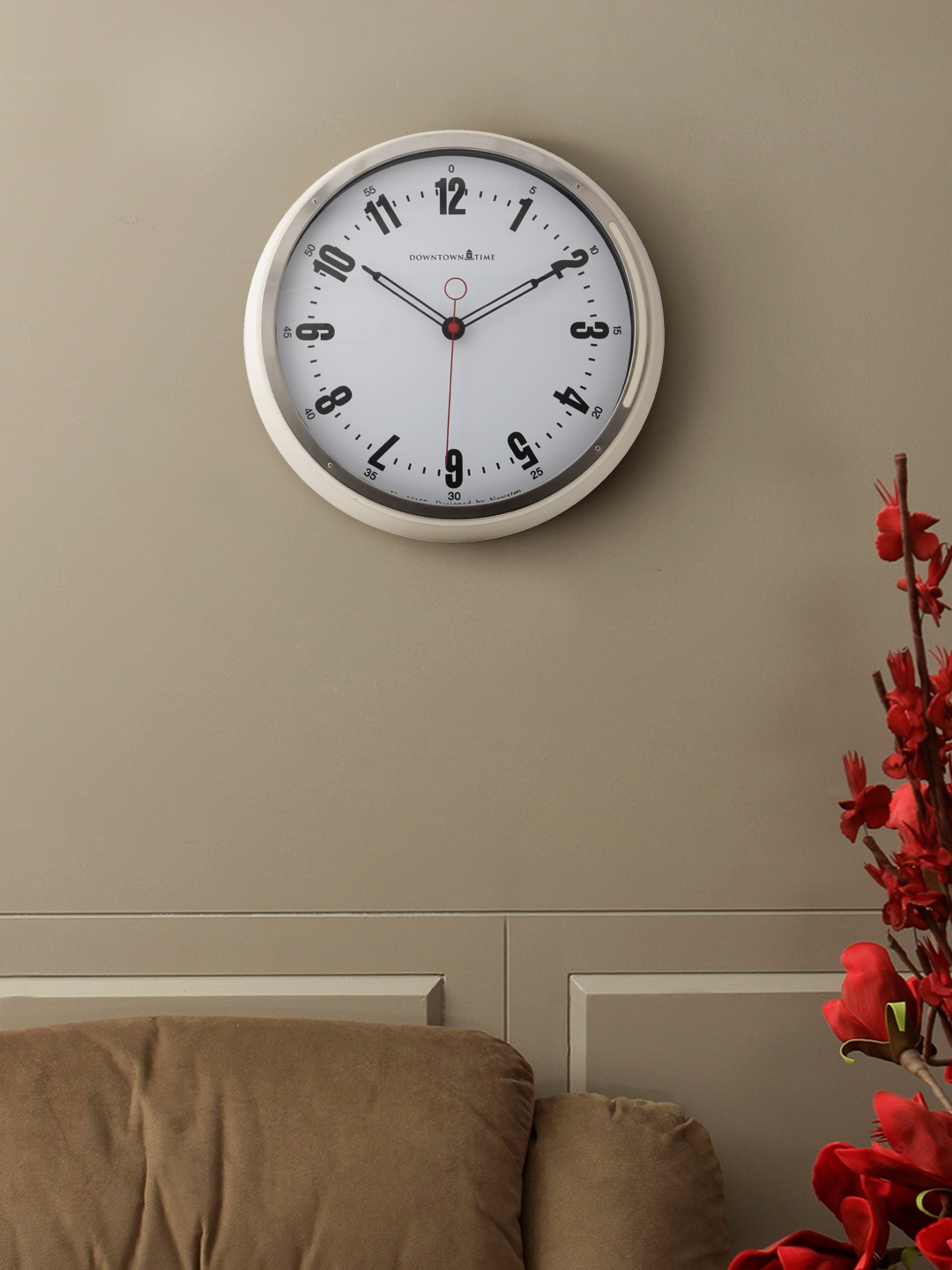 HomeTown Beige & White Round Solid Analogue Wall Clock
