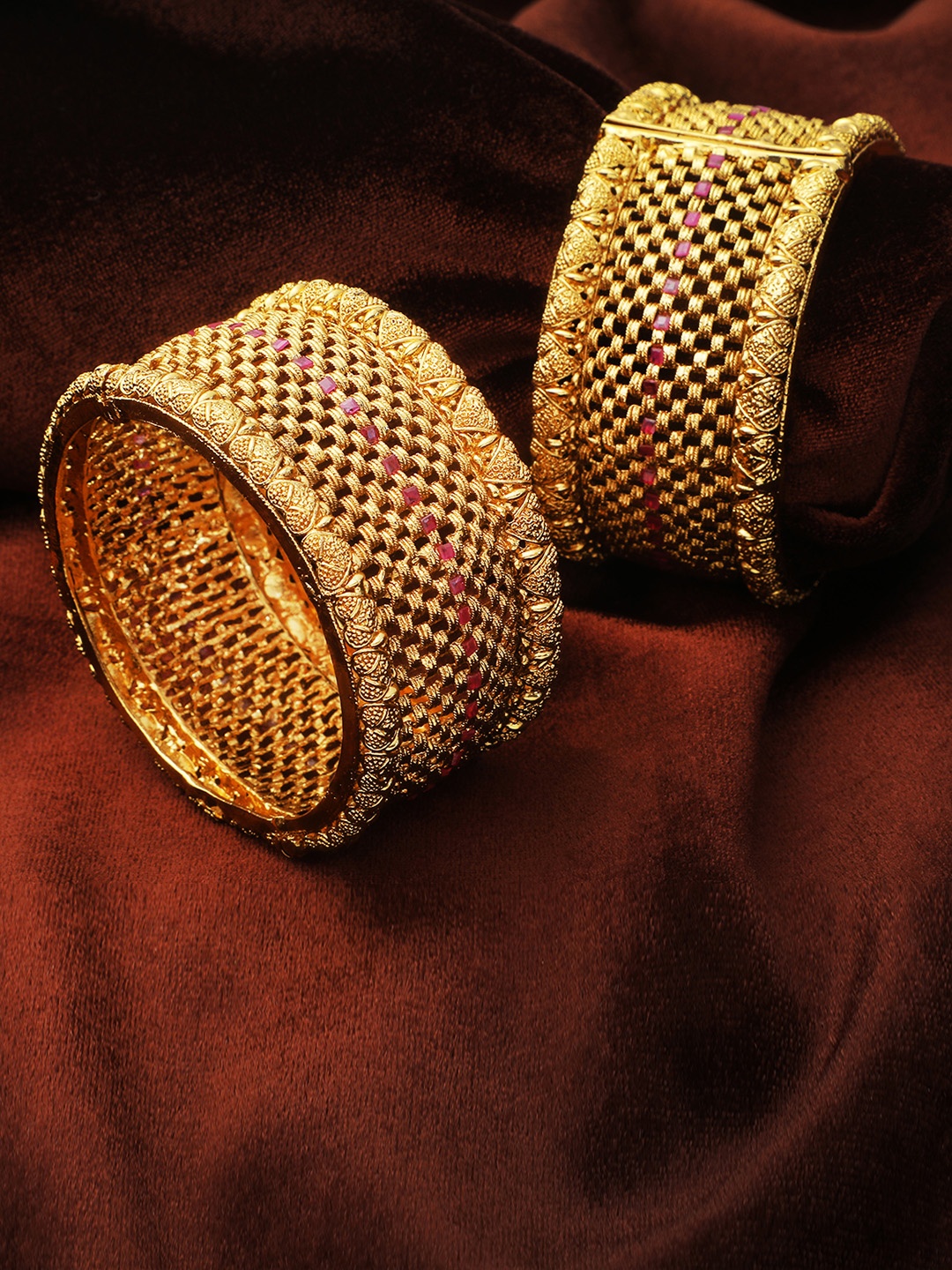 Adwitiya Collection Set of 2 24CT Gold-Plated & Pink Stone-Studded Handcrafted Bangles
Adwitiya Collection Set of 2 24CT Gold-Plated & Pink Stone-Studded Handcrafted Bangles
