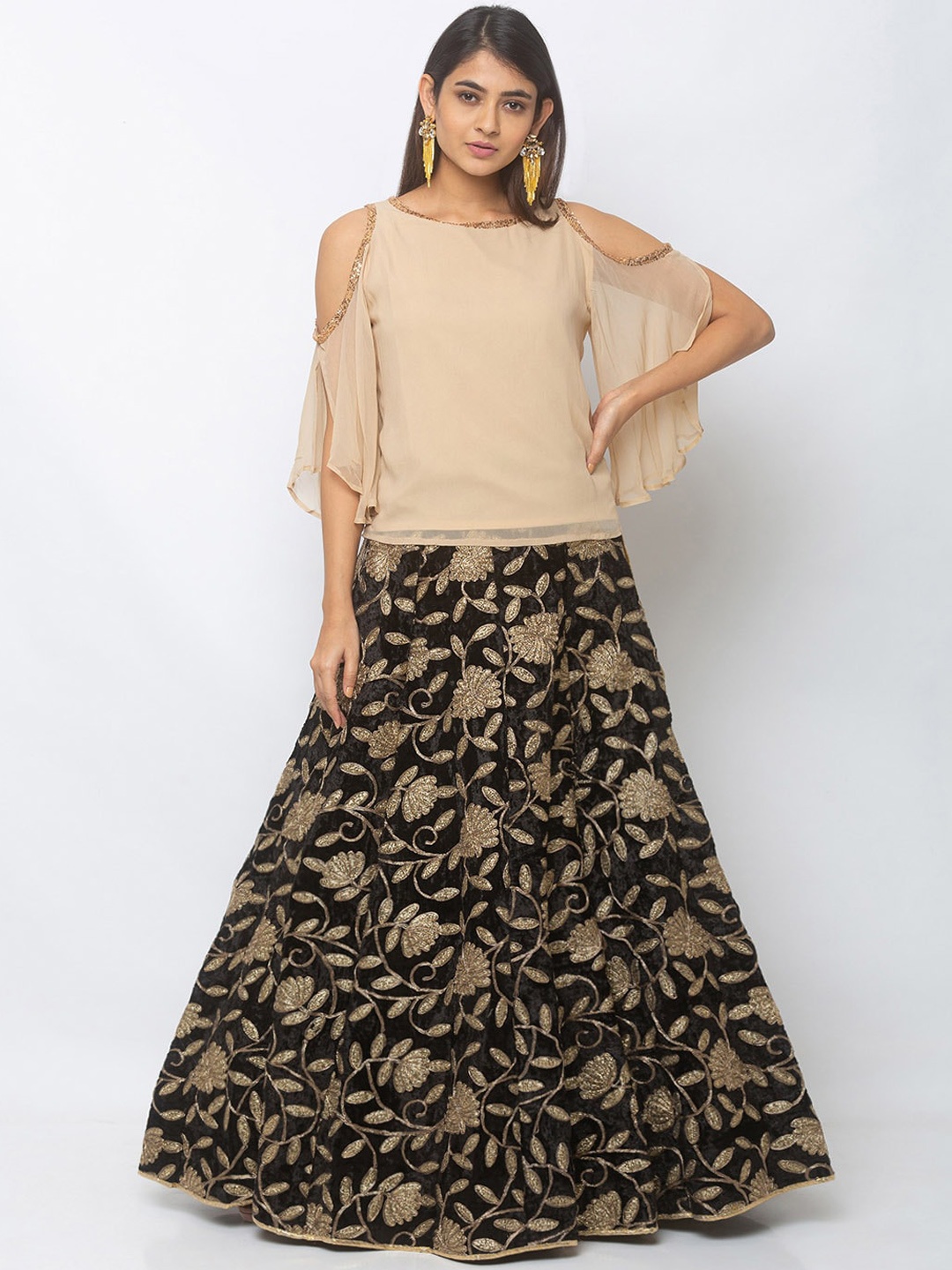 6Y COLLECTIVE Black & Gold-Toned Embroidered Unstitched Lehenga & Blouse with Dupatta
6Y COLLECTIVE Black & Gold-Toned Embroidered Unstitched Lehenga & Blouse with Dupatta