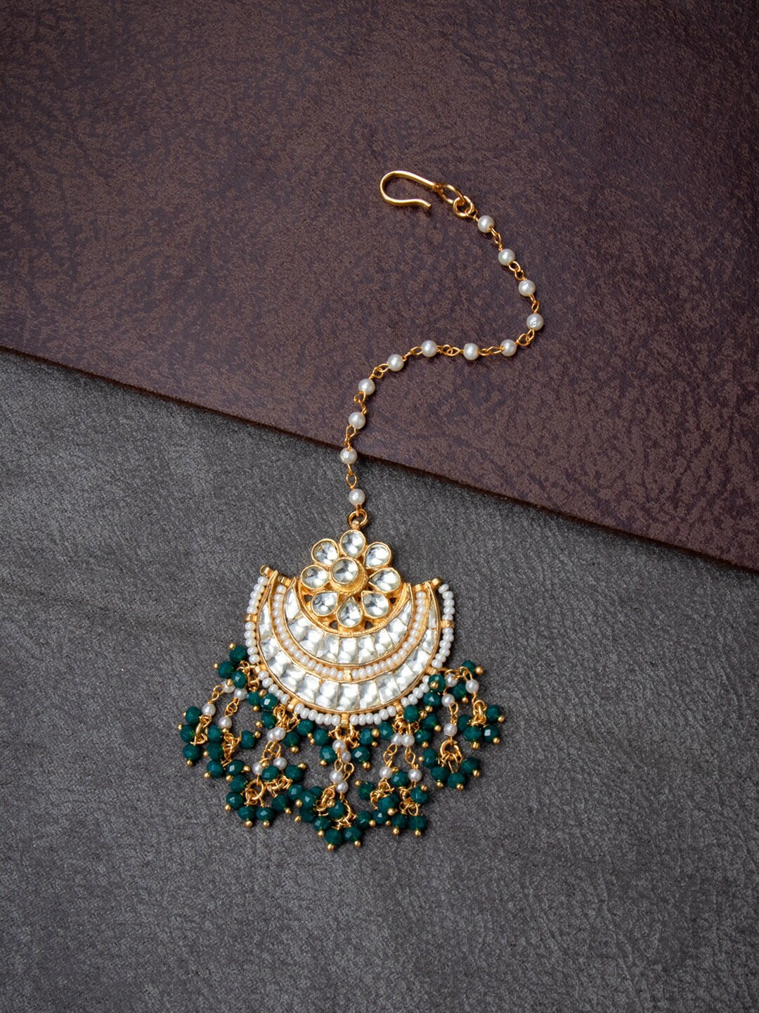 MORKANTH JEWELLERY Women Gold Plated Green & White Kundan-Studded Beaded Maang Tikka
MORKANTH JEWELLERY Women Gold Plated Green & White Kundan-Studded Beaded Maang Tikka