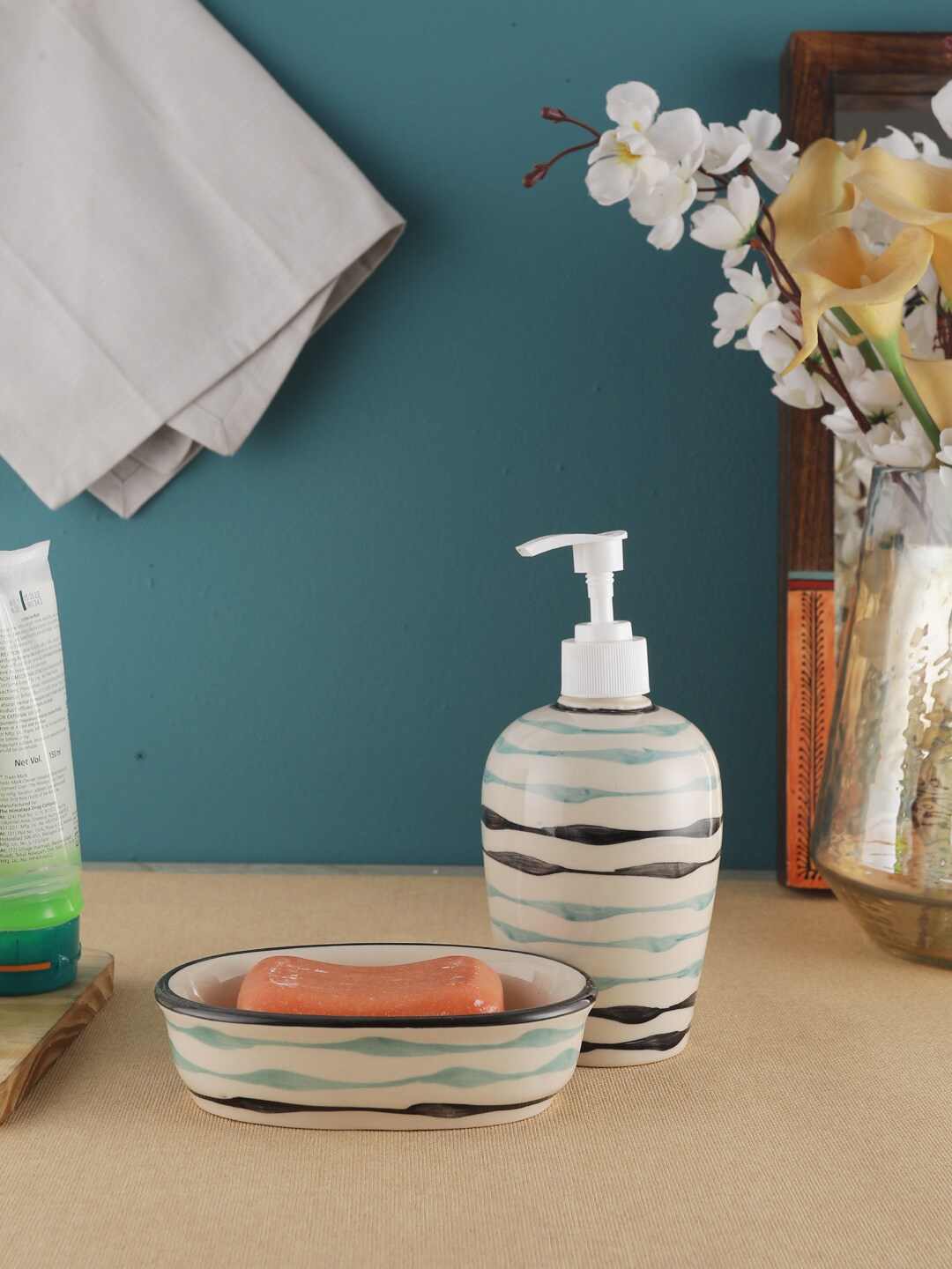 VarEesha Off-White & Sea-Green Striped Mugdha Ceramic Two Piece Bathroom Accessories Set
VarEesha Off-White & Sea-Green Striped Mugdha Ceramic Two Piece Bathroom Accessories Set