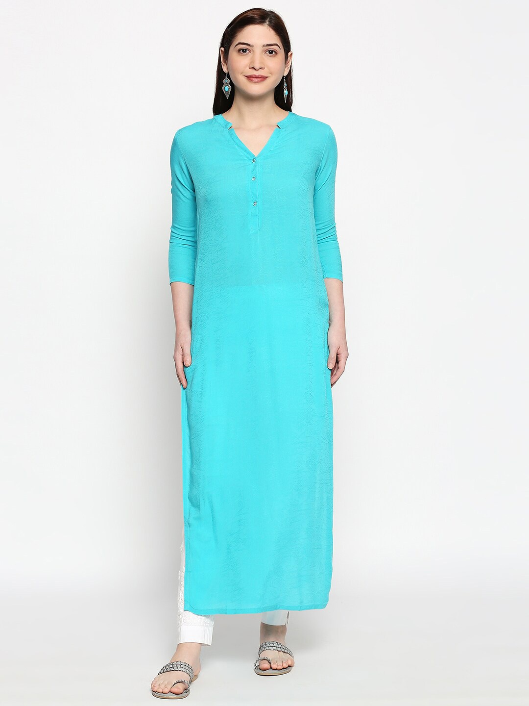 inocenCia Women Blue Embroidered Straight Kurta