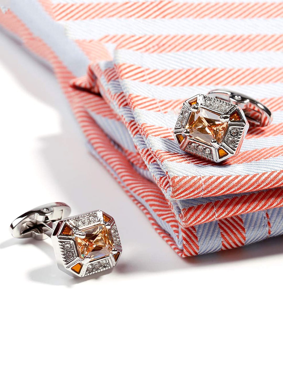 Yellow Chimes Rhodium-Plated Brown & White Stone Embellished Stainless Steel Square Cufflinks
Yellow Chimes Rhodium-Plated Brown & White Stone Embellished Stainless Steel Square Cufflinks