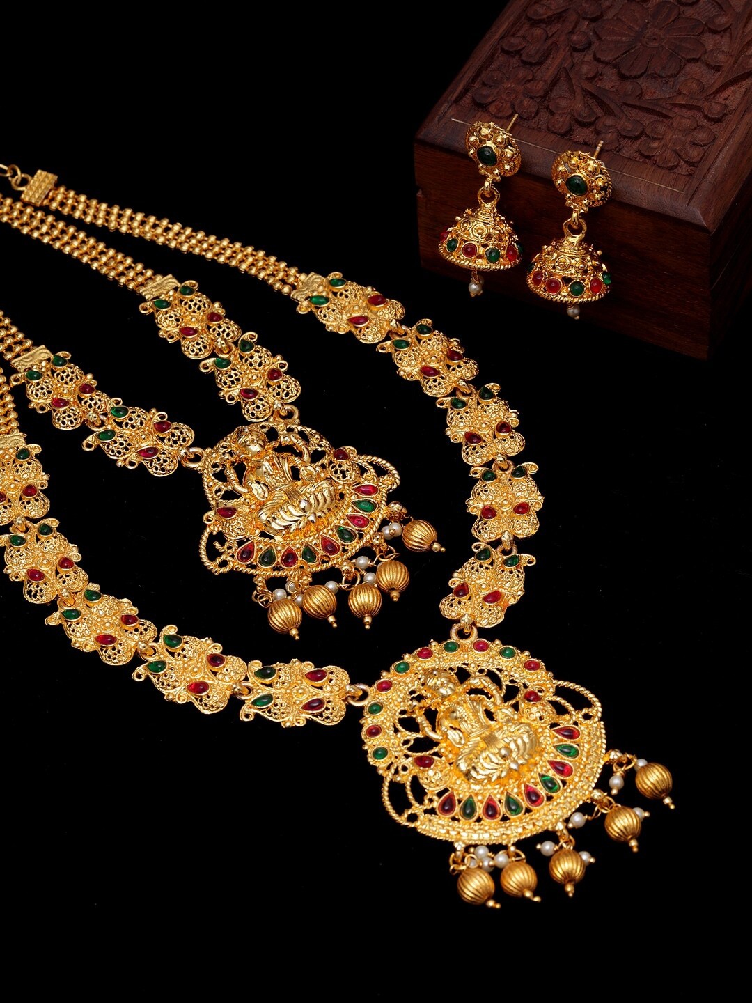 PANASH Gold-Plated Red & Green Stone-Studded Beaded Handcrafted Temple Sustainable Jewellery Set
PANASH Gold-Plated Red & Green Stone-Studded Beaded Handcrafted Temple Sustainable Jewellery Set