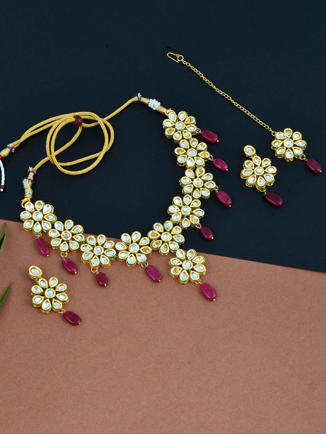 Silvermerc Designs Gold-Plated White & Red Kundan Studded Jadau Necklace With Earrings
Silvermerc Designs Gold-Plated White & Red Kundan Studded Jadau Necklace With Earrings