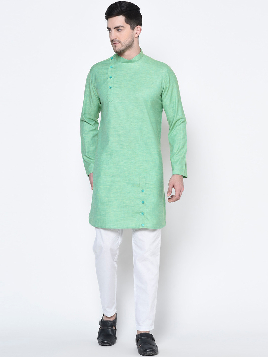 DEYANN Men Green Angrakha Pure Cotton Kurta with Pyjamas 
DEYANN Men Green Angrakha Pure Cotton Kurta with Pyjamas