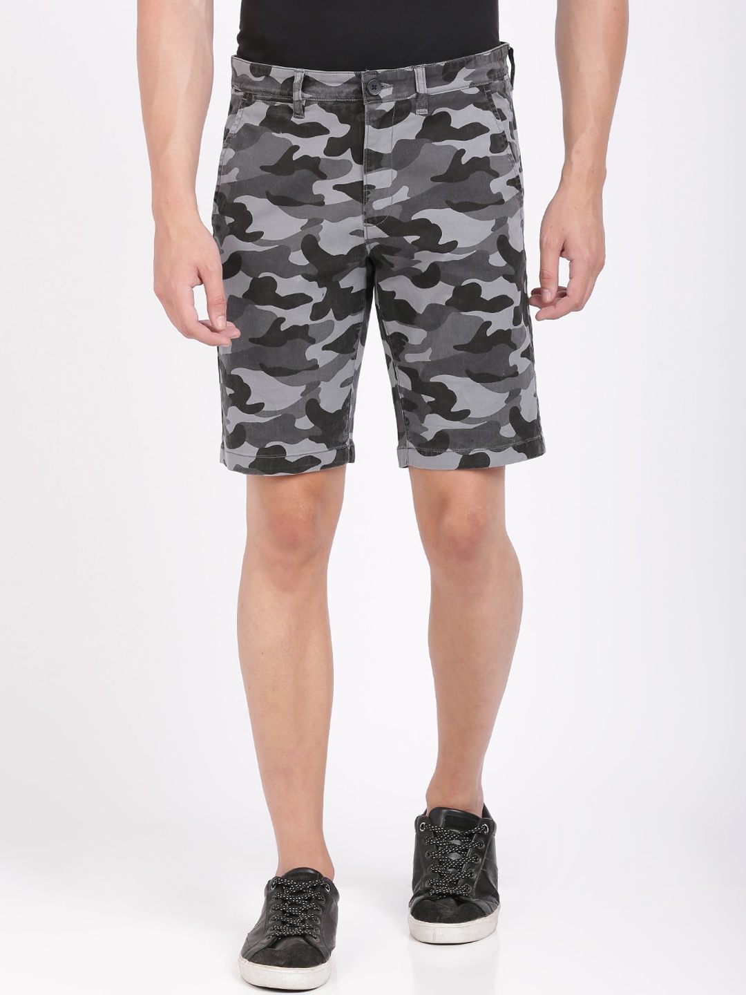 Crocodile Men Grey Camouflage Printed Slim Fit Regular Shorts