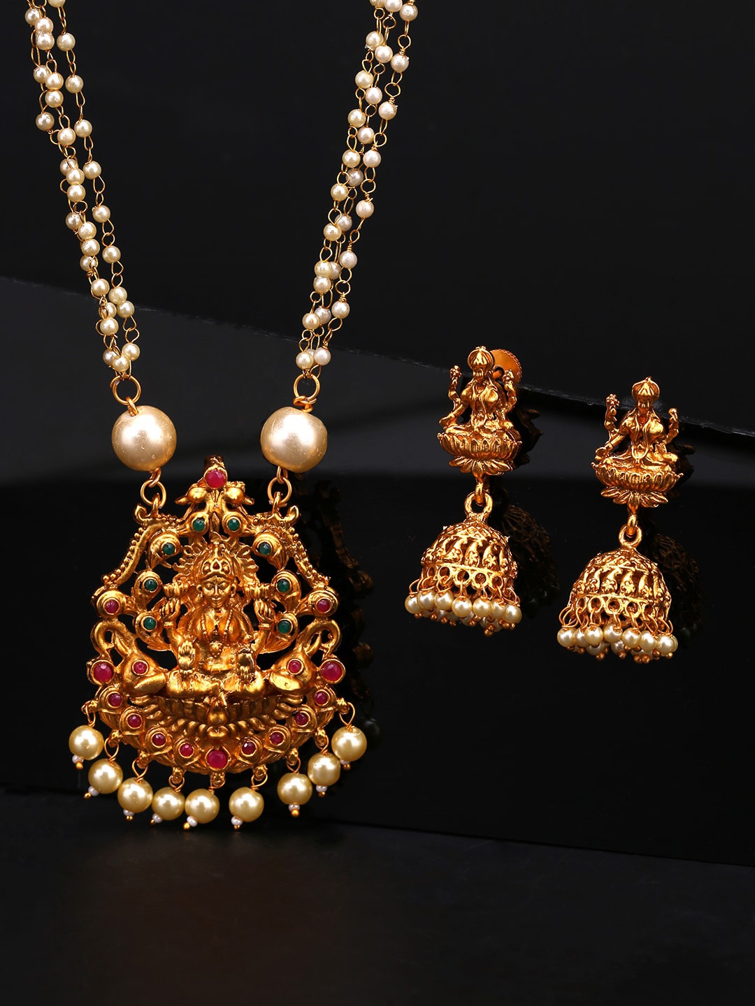 Yellow Chimes Gold-Plated & Off-White Pearl Beaded Lakshmi Handcrafted Temple Jewellery Set
Yellow Chimes Gold-Plated & Off-White Pearl Beaded Lakshmi Handcrafted Temple Jewellery Set