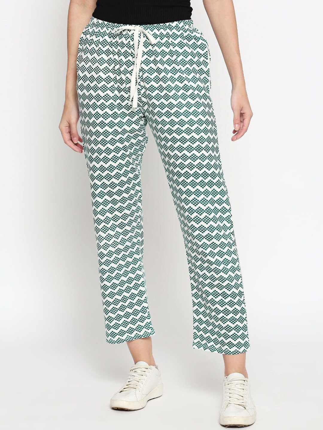 People Women Green Regular Fit Printed Regular Trousers