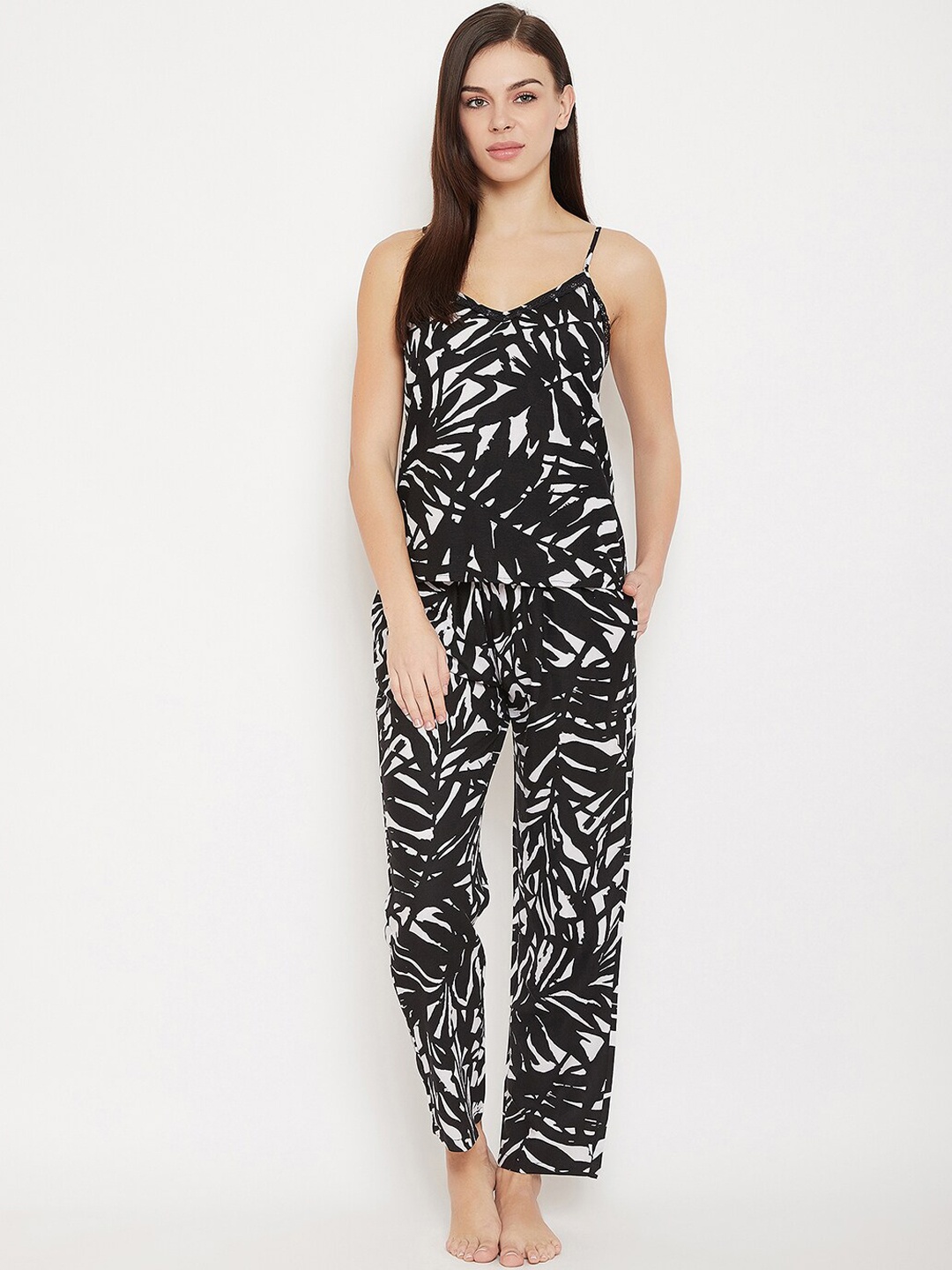 Clovia Women Black & White Printed Night Suit