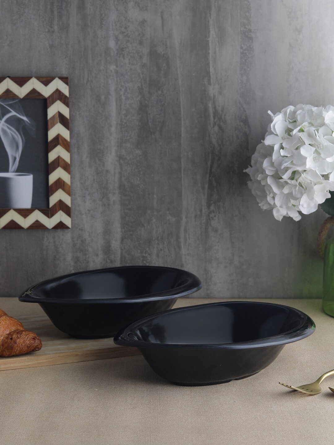 Servewell Black Set Of 2 Melamine Serving Bowls
