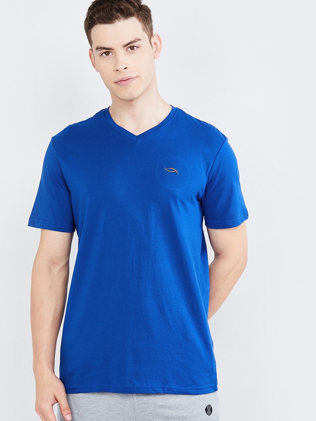 max Men Blue Solid V-Neck T-shirt