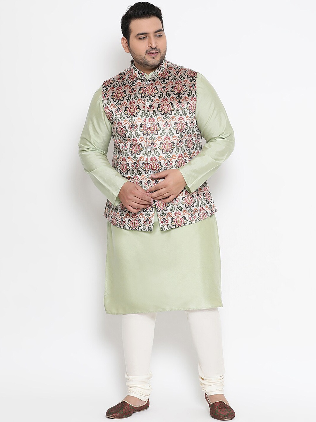 KISAH PLUS Men Green & Off-White Solid Kurta with Pyjamas & Jacket