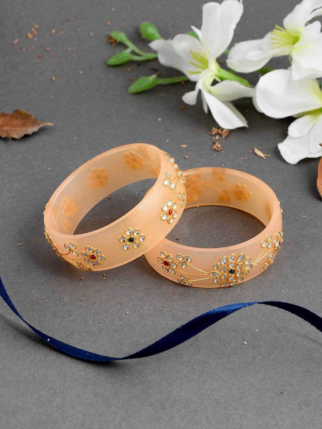 Silvermerc Designs Set Of 2 Gold-Plated Beige & White Kundan-Studded Jaipuri Bangles
Silvermerc Designs Set Of 2 Gold-Plated Beige & White Kundan-Studded Jaipuri Bangles