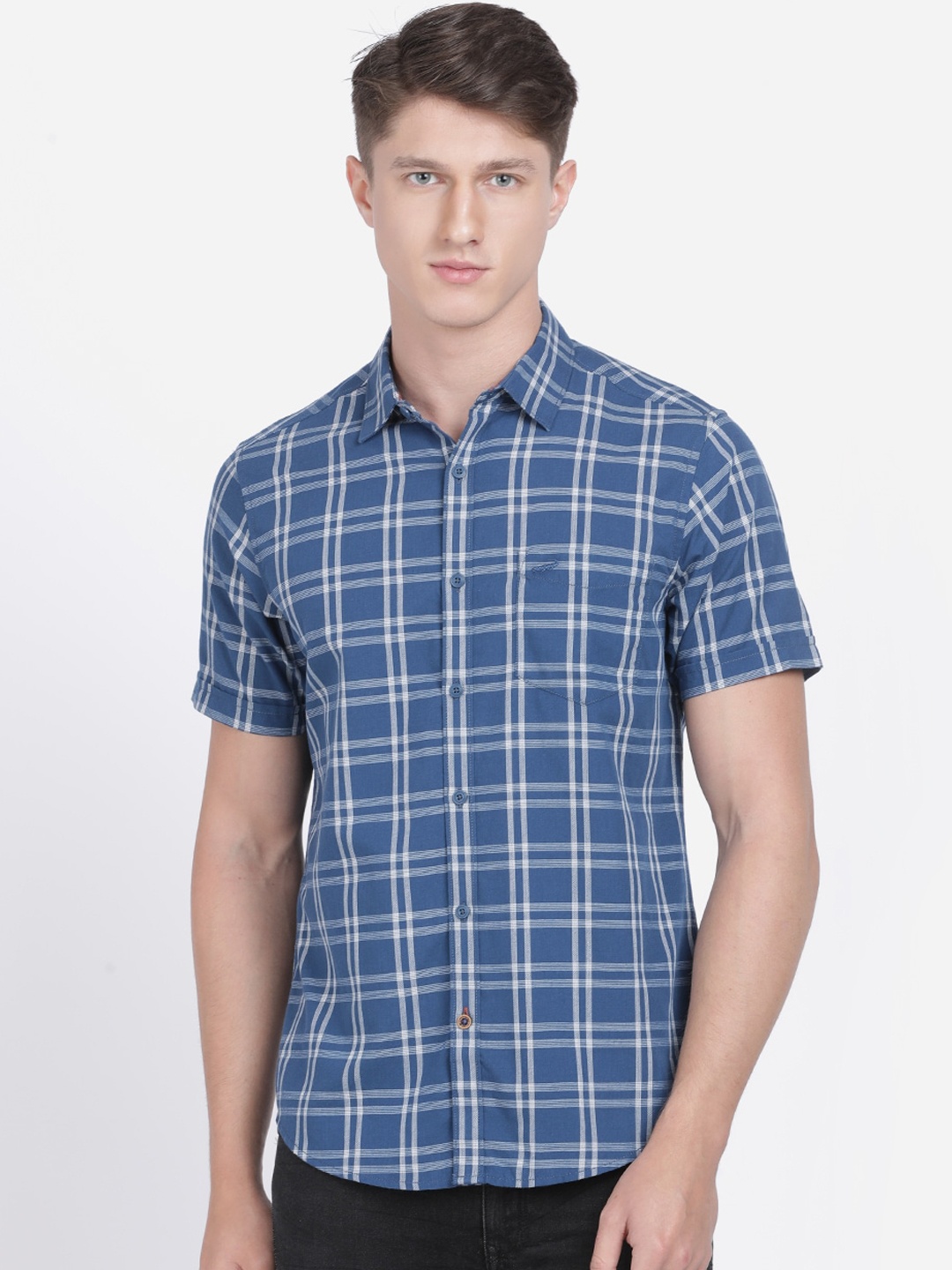Crocodile Men Blue & White Regular Fit Checked Casual Shirt