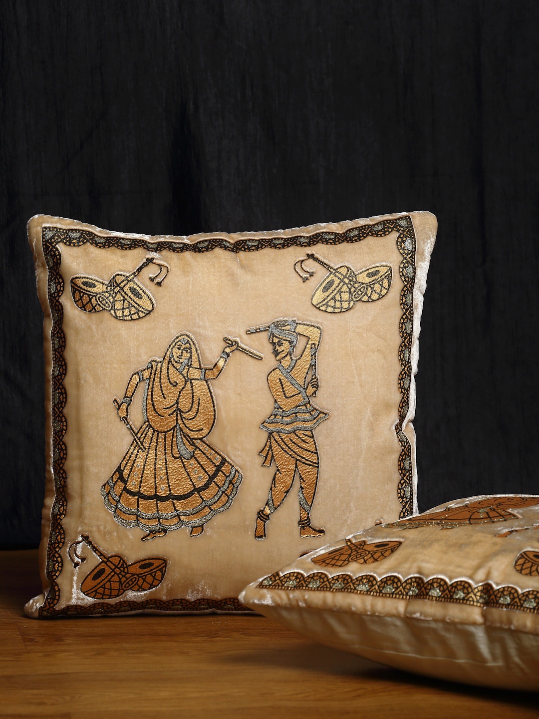 HOSTA HOMES Cream-Coloured & Gold-Toned Set of 2 Ethnic Motifs Square Cushion Covers
HOSTA HOMES Cream-Coloured & Gold-Toned Set of 2 Ethnic Motifs Square Cushion Covers