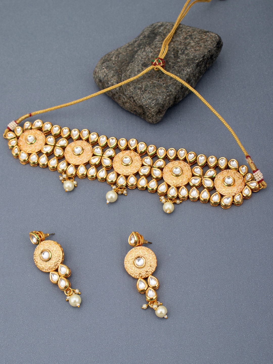 Sukkhi Gold-Plated & White Kundan-Studded & Pearl Beaded Meenakari Jewellery Set
Sukkhi Gold-Plated & White Kundan-Studded & Pearl Beaded Meenakari Jewellery Set