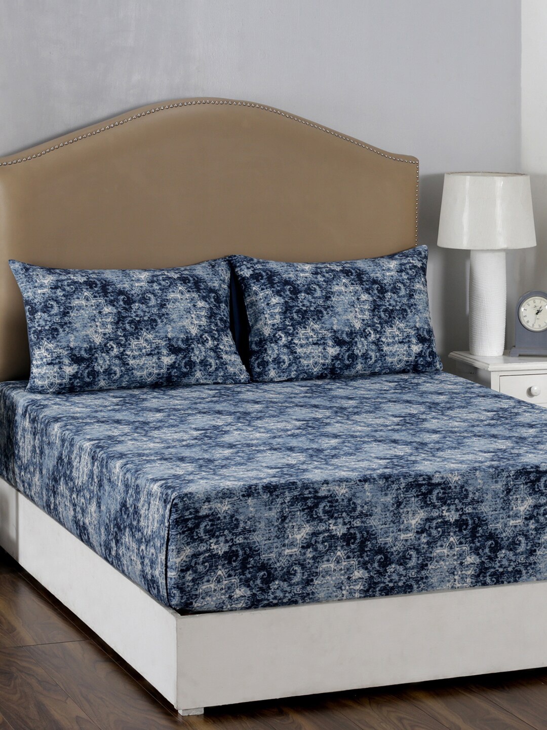 MASPAR Blue & Grey Hyper Graphic 210 TC Cotton 1 Queen Bedsheet with 2 Pillow Covers
MASPAR Blue & Grey Hyper Graphic 210 TC Cotton 1 Queen Bedsheet with 2 Pillow Covers