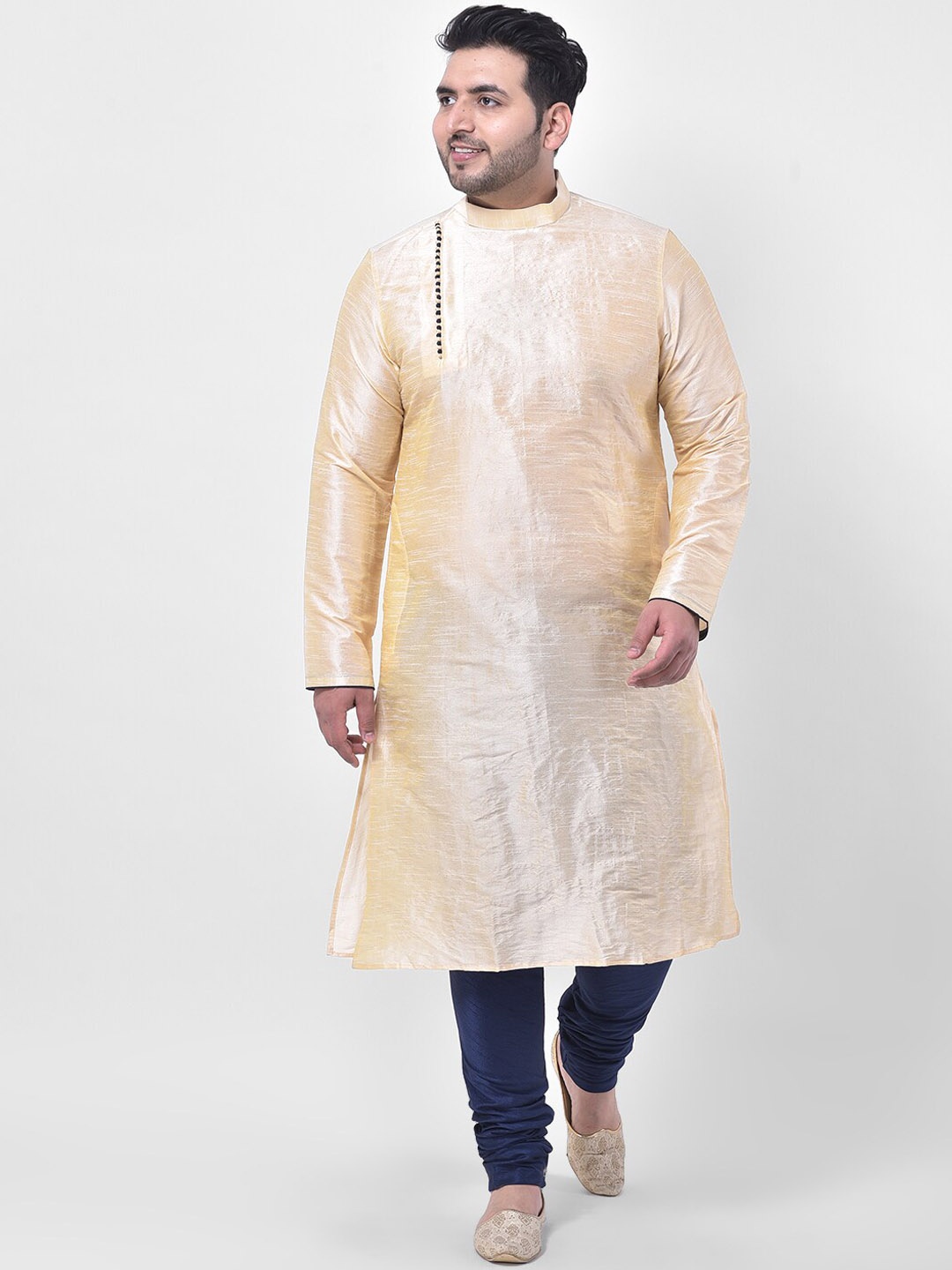 DEYANN PLUS Men Cream-Coloured & Blue Solid Dupion Silk Kurta with Churidar
DEYANN PLUS Men Cream-Coloured & Blue Solid Dupion Silk Kurta with Churidar