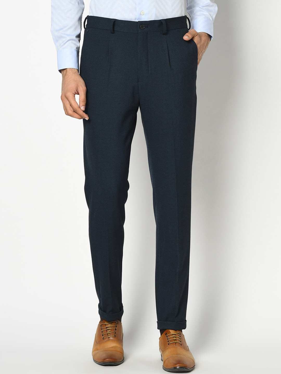 Blackberrys Men Navy Blue Textured Arise Loose Fit Pleated 4 Way Stretch Formal Trousers
Blackberrys Men Navy Blue Textured Arise Loose Fit Pleated 4 Way Stretch Formal Trousers