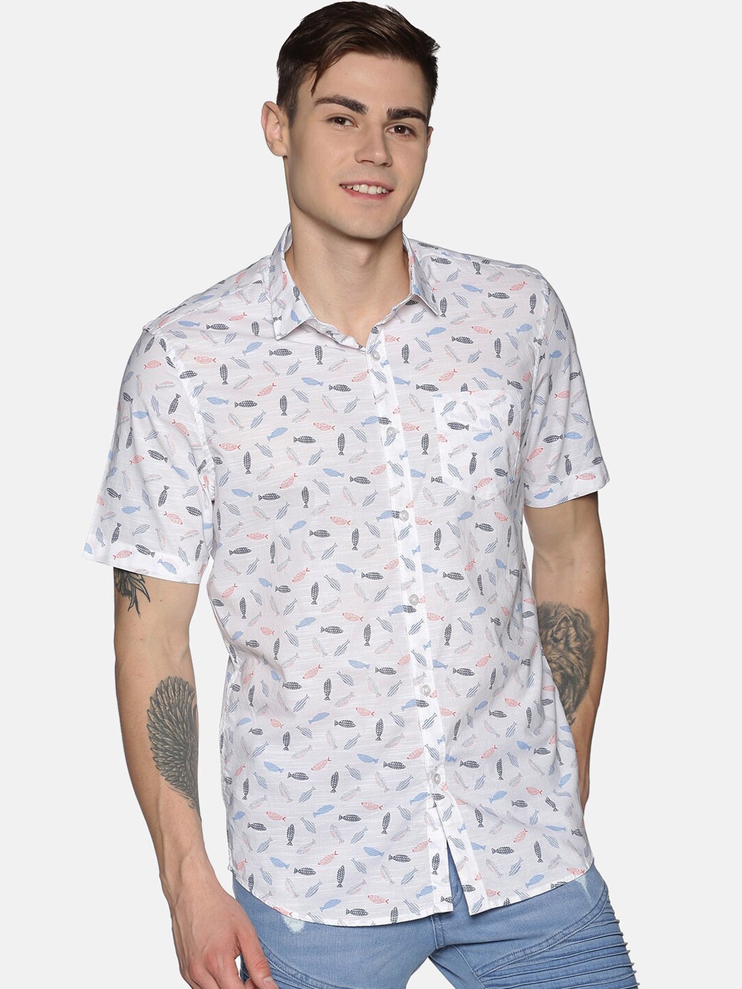 Tusok Men White Regular Fit Printed Casual Shirt