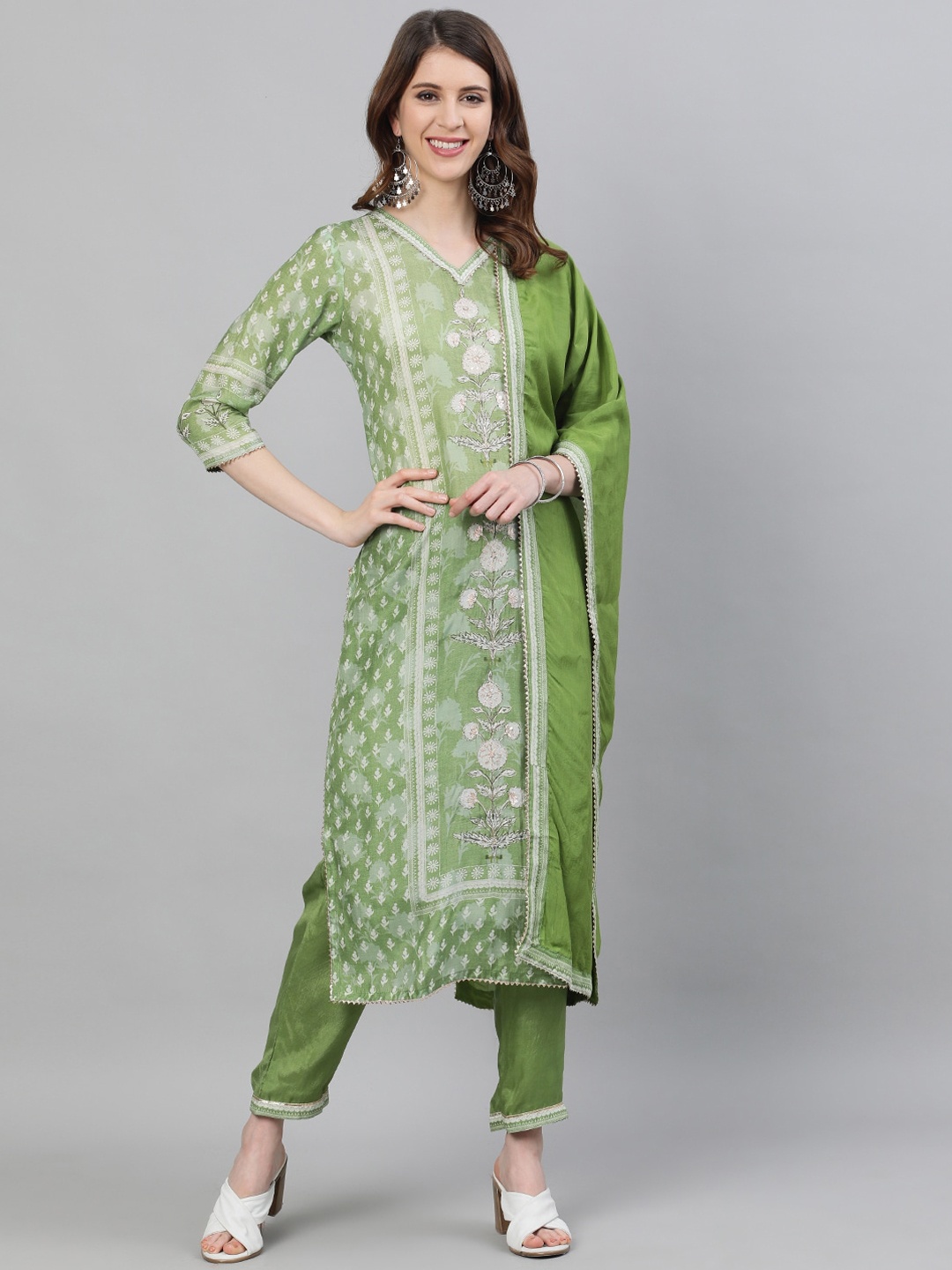 Ishin Women Green & White Printed Thread Work Pure Silk Kurta with Trousers & Dupatta
Ishin Women Green & White Printed Thread Work Pure Silk Kurta with Trousers & Dupatta