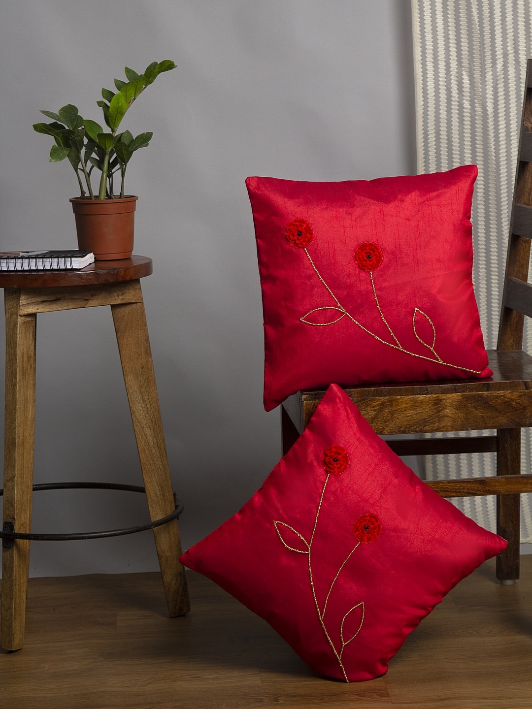Alina decor Red & Gold-Toned Set of 2 Embellished Square Cushion Covers