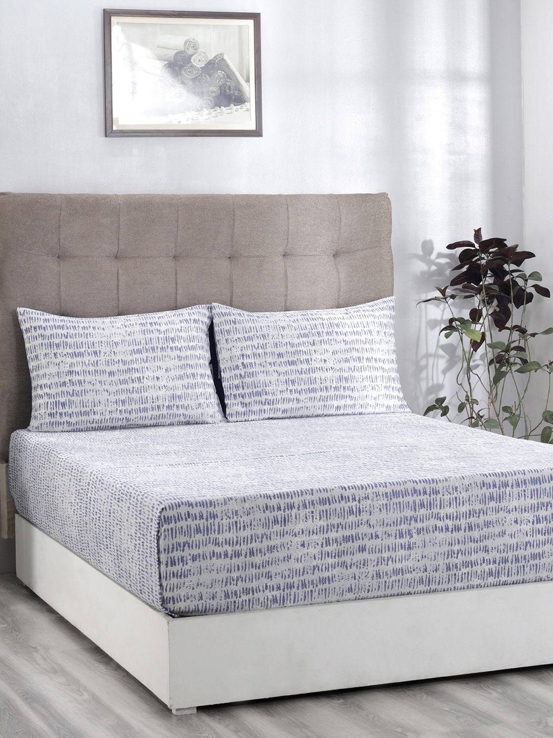 MASPAR White & Blue Abstract 210 TC Cotton 1 King Bedsheet with 2 Pillow Covers
MASPAR White & Blue Abstract 210 TC Cotton 1 King Bedsheet with 2 Pillow Covers